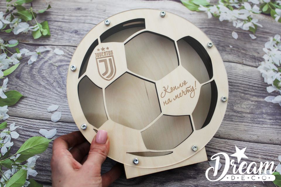 Krājkase futbola bumbas formā ar gravējumu un Jūsu logotipu - Коплю на мечту!