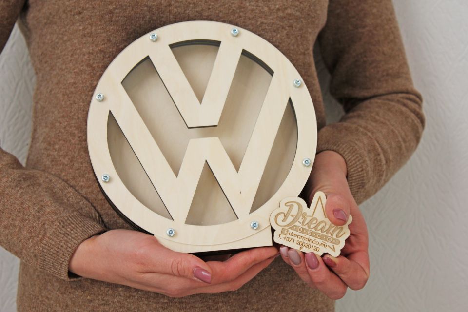 Krājkase apaļa ar VW automašīnas logotipu