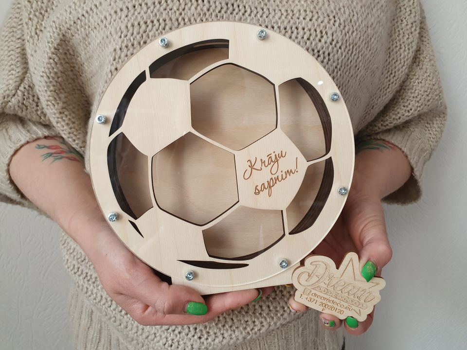 Krājkase futbola bumbas formā ar gravējumu - Krāju sapnim! 