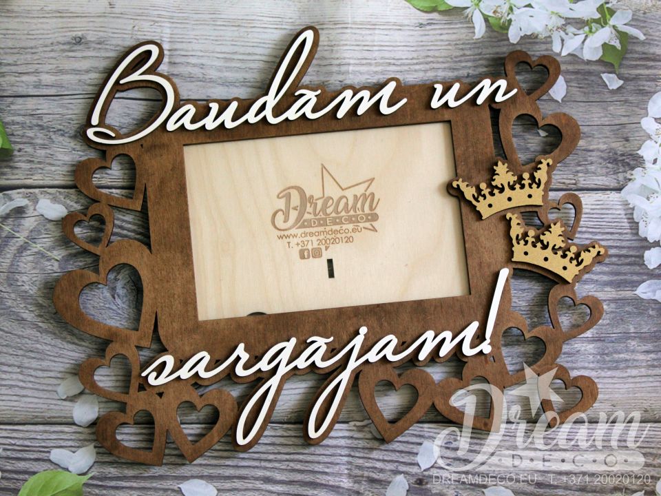 Фоторамка тонированная с сердечками, коронами и надписью - Baudām un sargājam