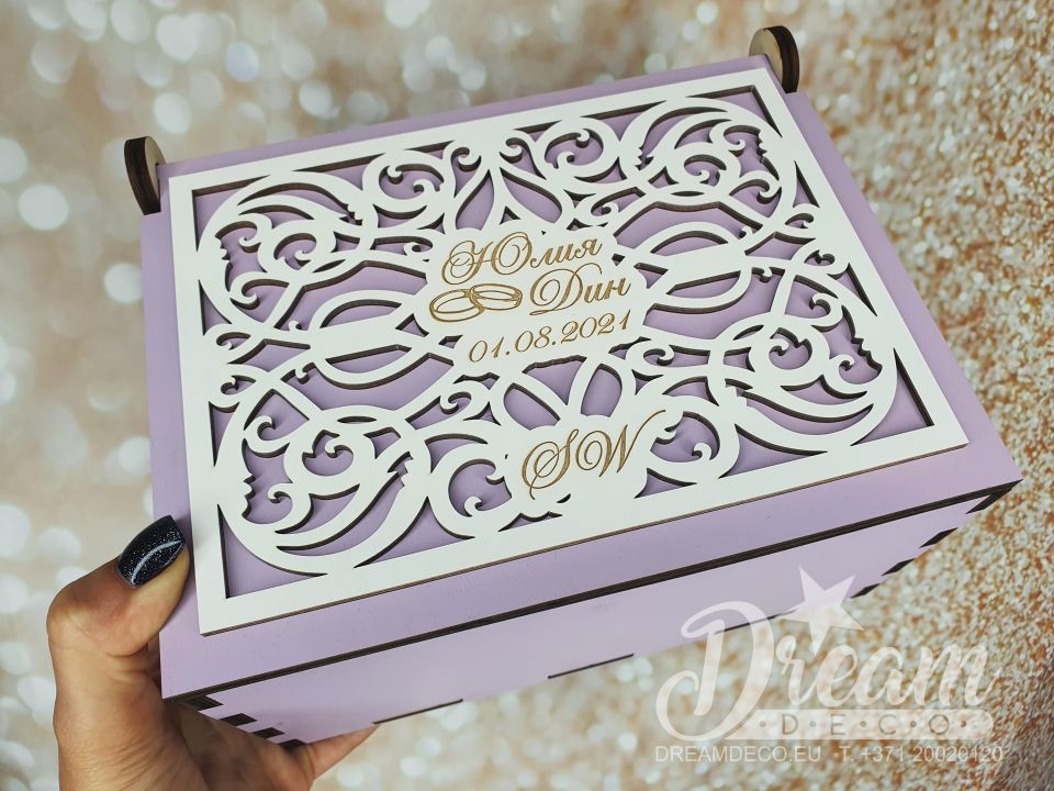 Именная подарочная коробка с резным декором на крышке с гравировкой имен и даты свадьбы