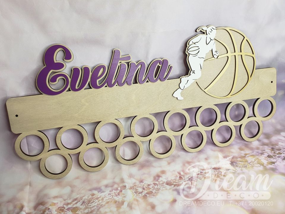 Dekoratīvs personalizēts medaļu turētājs ar sportista figūru un bumbu - basketbols