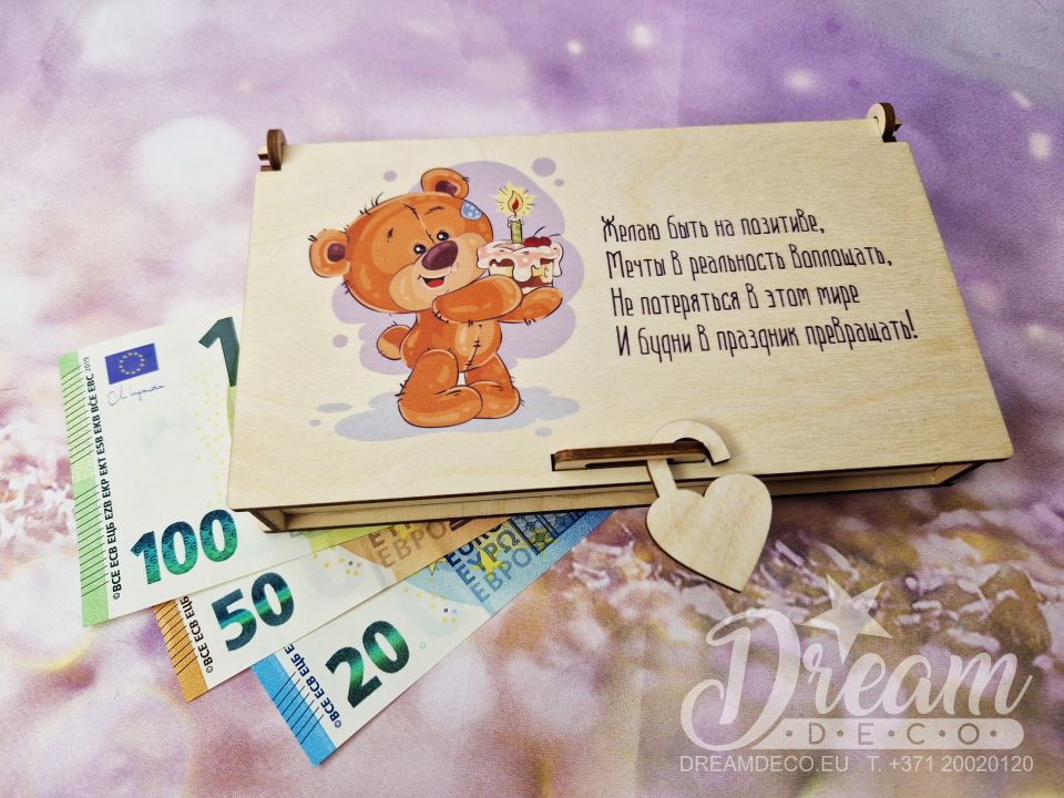 Koka kartīte naudai ar uzzīmētu rotaļu lācīti un pantiņu jubilāram