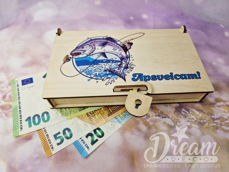 Деревянная коробочка для денежного подарка рыболову с надписью - Apsveicam!