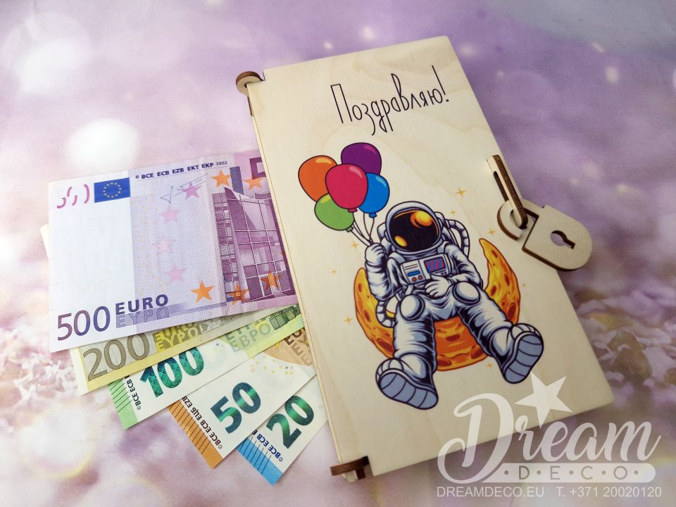 Koka dāvanu kastīte naudai ar astronautu un uzrakstu - Поздравляю!