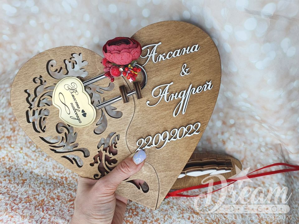 Подставка - сердце для свадебного замочка с именами молодоженов