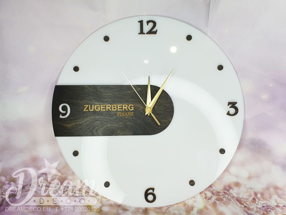 Pulkstenis ar kopmānijas logotipu - korporatīva dāvana