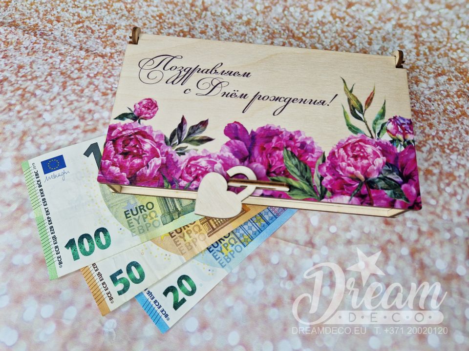 Dekoratīva koka kastīte naudai ar peonijām un uzrakstu - Поздравляем с Днём рождения!