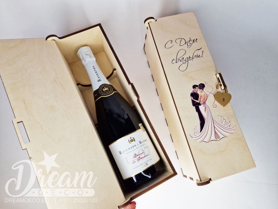 Dāvanu kaste vīnam/šampanietim ar attēlu un uzrakstu "С Днём свадьбы!"