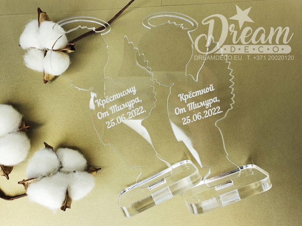 Dāvanu figūriņa Eņģelītis puisis no organiskā stikla krustvecākiem ar individuālu uzrakstu