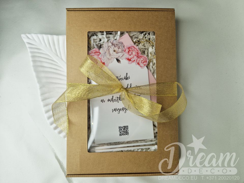 Dāvanu iepakojums 20х30х3 cm.