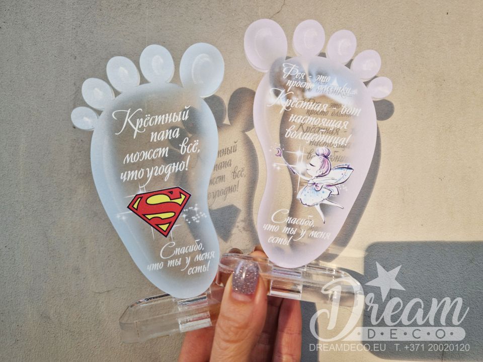 Divas papēžu figūriņas - ielūgums kļūt par krustmāti un krūsttēvu