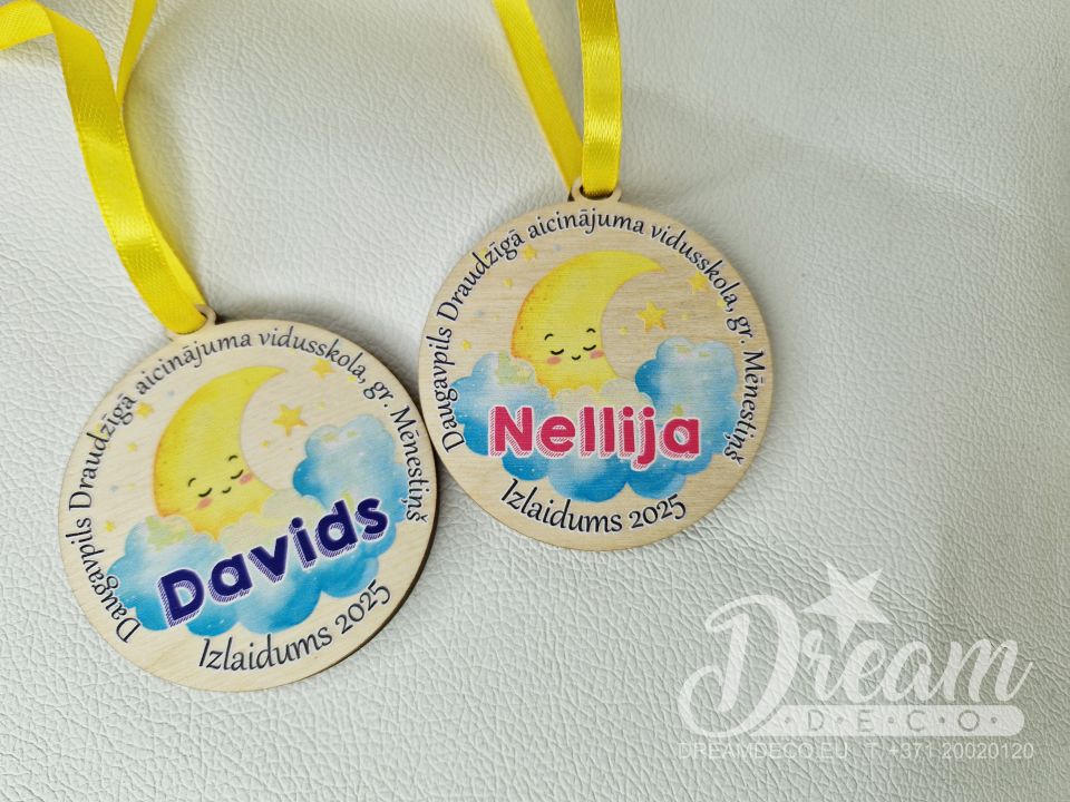 Bērnu izlaiduma medaļa ar vārdu