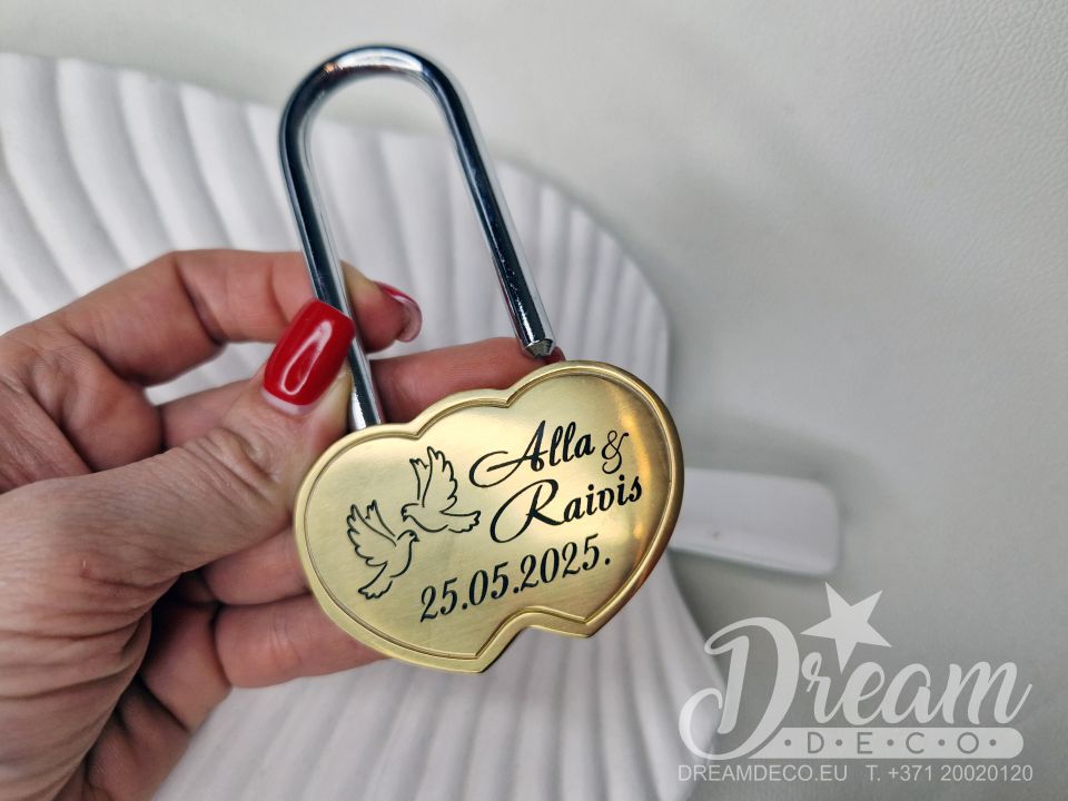 Personalizēta sirds formas piekariņa ar gravējumu